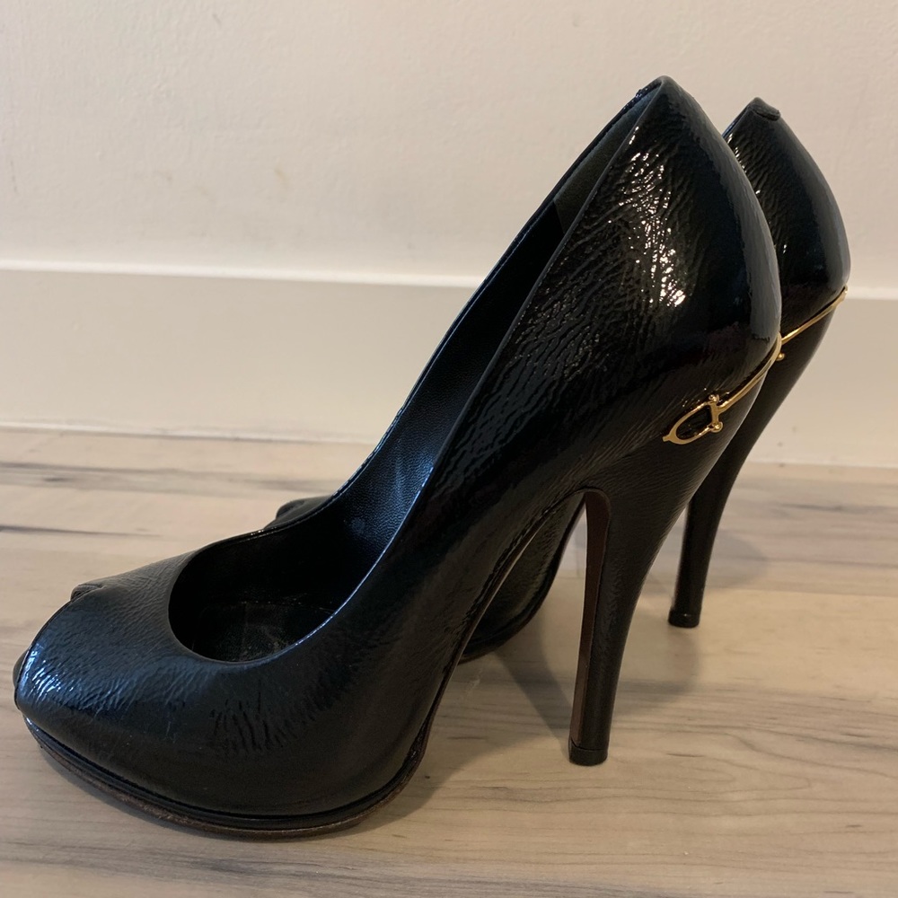 Gucci black patent peep toe pumps size 36